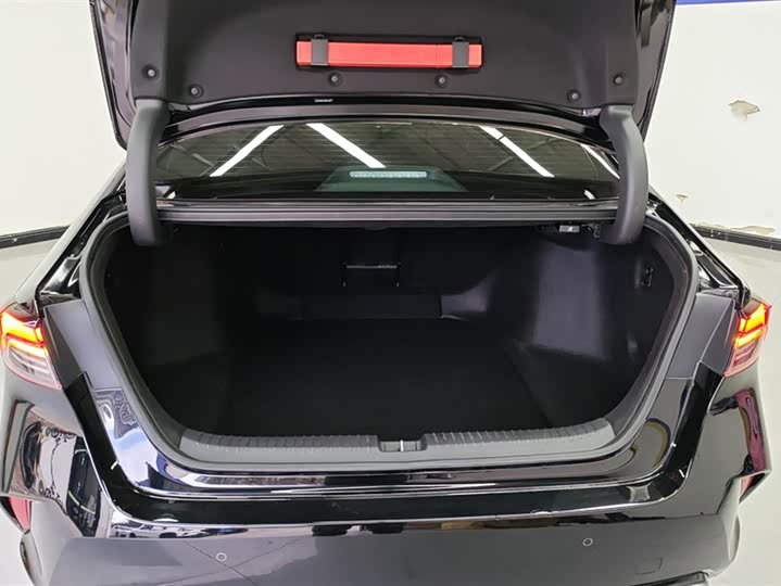 Фото 4 - Honda Inspire