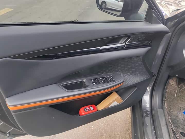 Фото 7 - Changan UNI-V