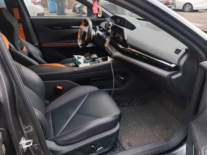 Фото 8 - Changan UNI-V