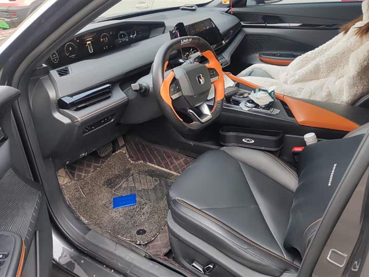 Фото 9 - Changan UNI-V