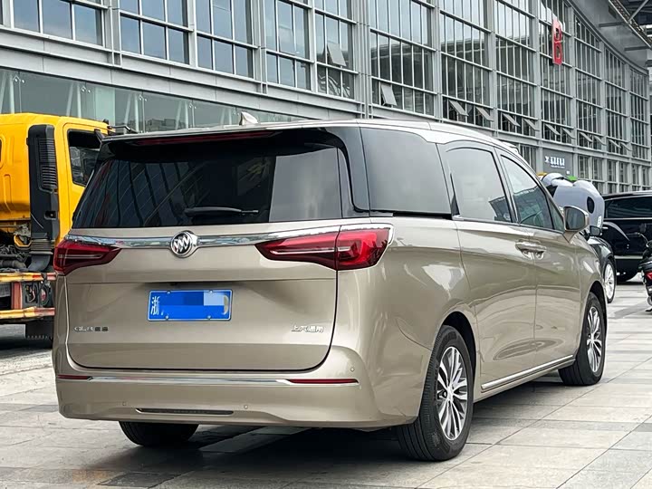 Фото 6 - Buick GL8 ES