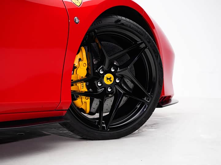 Фото 5 - Ferrari F8