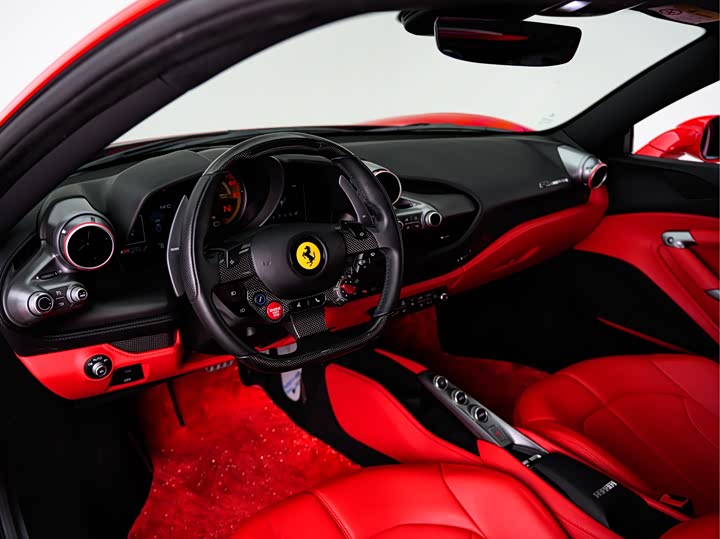 Фото 8 - Ferrari F8