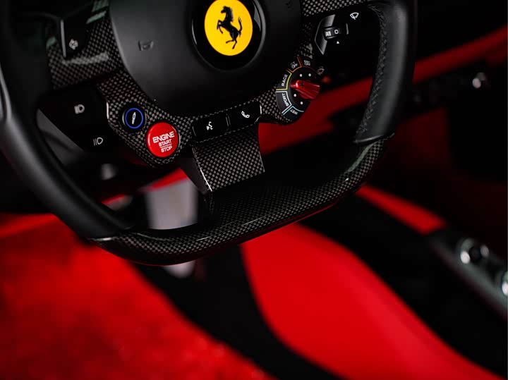 Фото 9 - Ferrari F8