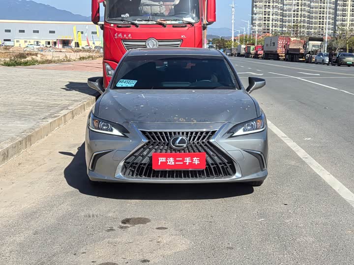 Фото 2 - Lexus ES