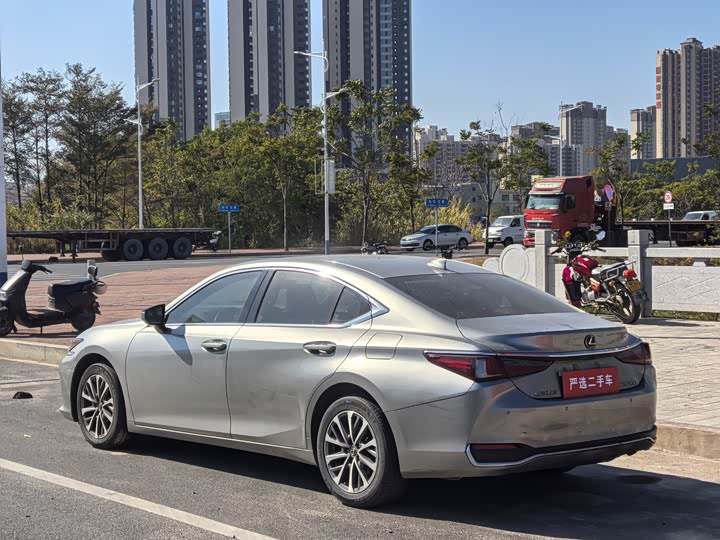 Фото 5 - Lexus ES