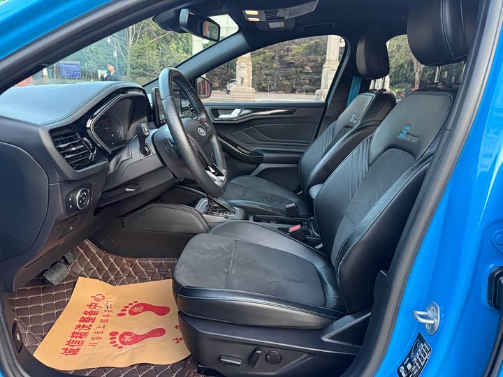 Фото 4 - Ford Focus