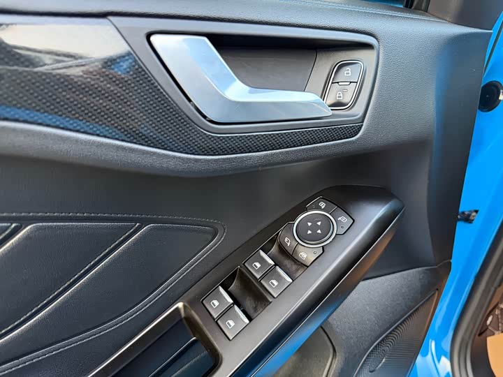 Фото 7 - Ford Focus