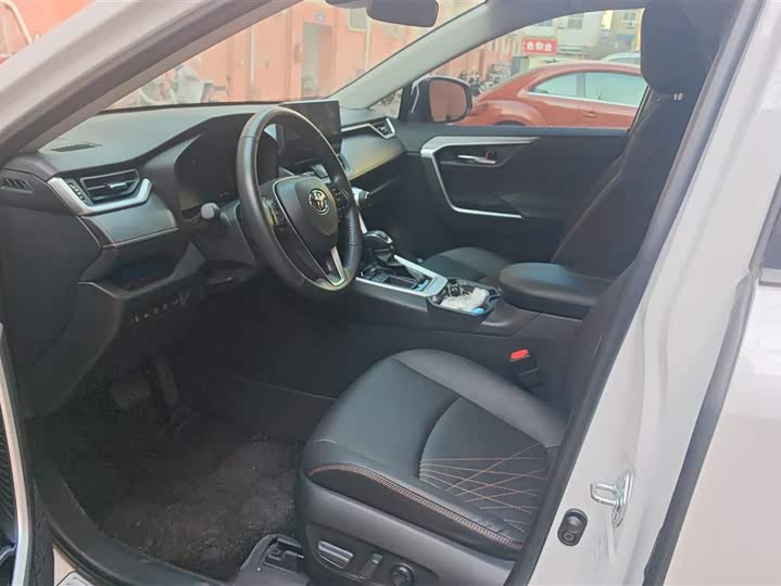 Фото 9 - Toyota RAV4