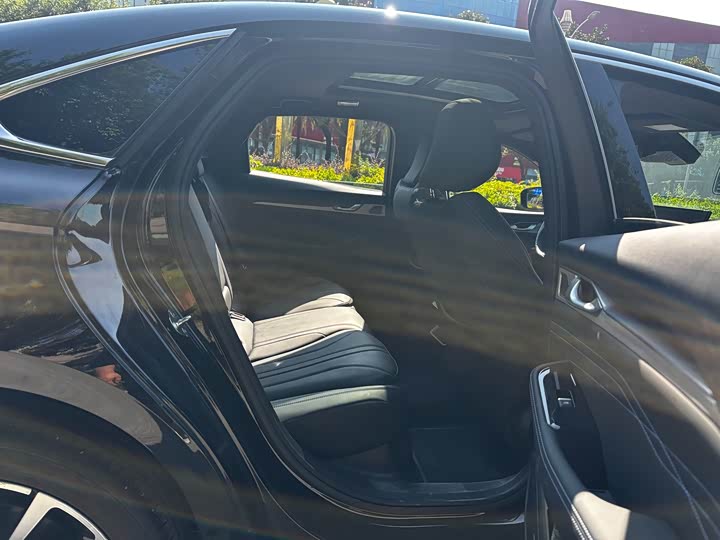 Фото 7 - Geely Preface