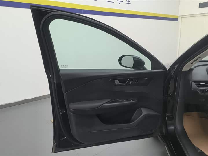 Фото 7 - Hongqi E-QM5