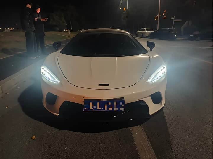 Фото 2 - McLaren GT