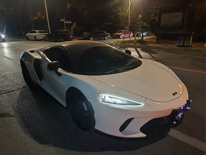 Фото 3 - McLaren GT