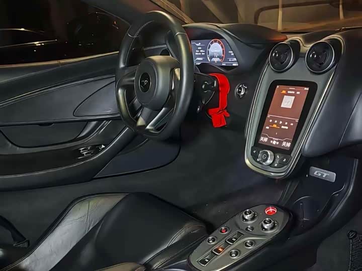 Фото 7 - McLaren GT