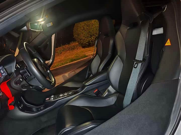 Фото 8 - McLaren GT