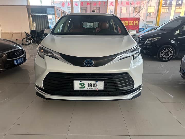 Фото 1 - Toyota Sienna