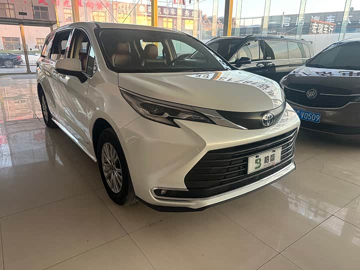 Фото 2 - Toyota Sienna