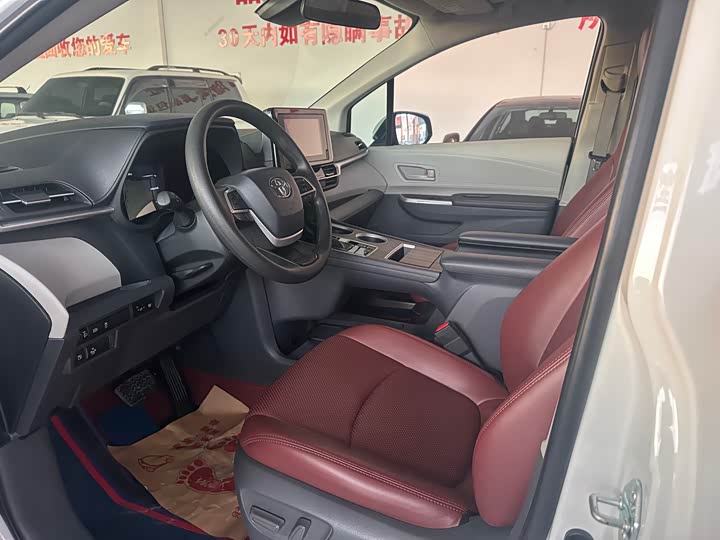 Фото 4 - Toyota Sienna