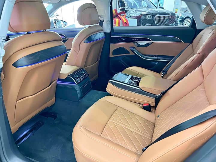 Фото 9 - Audi A8