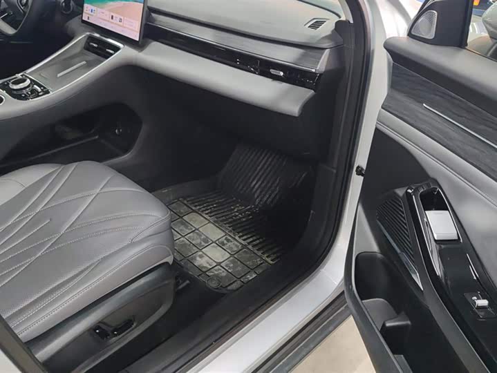 Фото 8 - Geely Galaxy L6