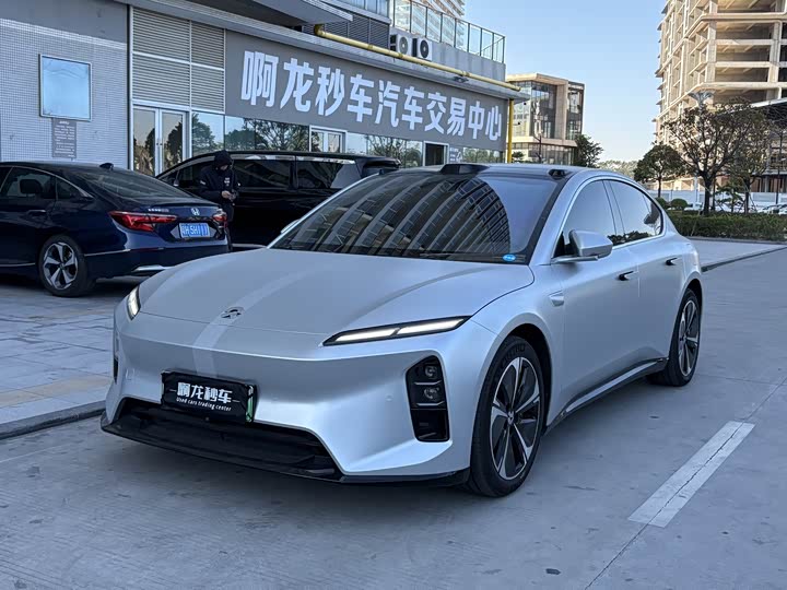 Фото 1 - Nio ET5