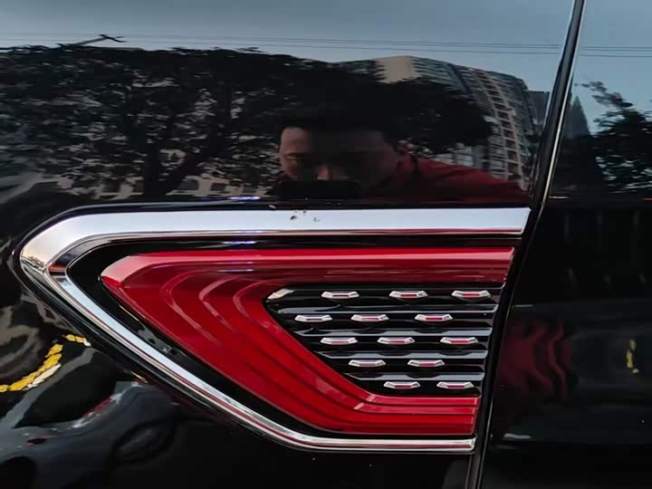 Фото 4 - Hongqi HS5