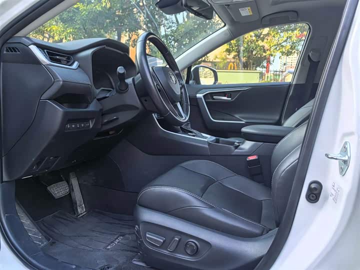 Фото 4 - Toyota Wildlander