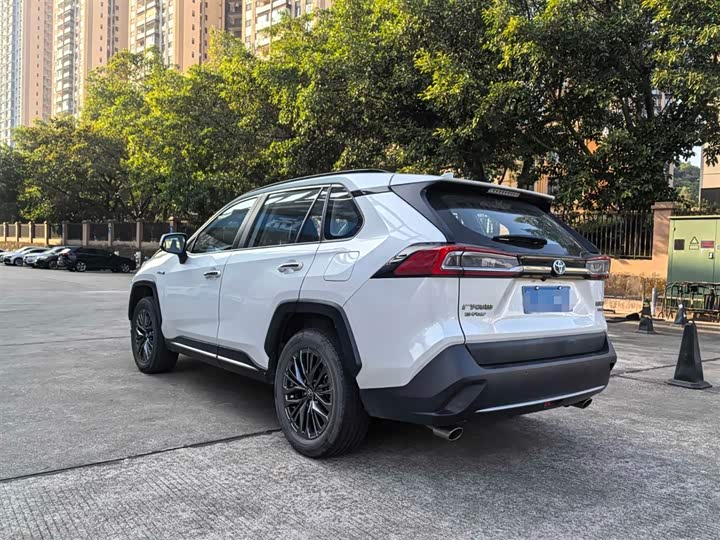 Фото 7 - Toyota Wildlander