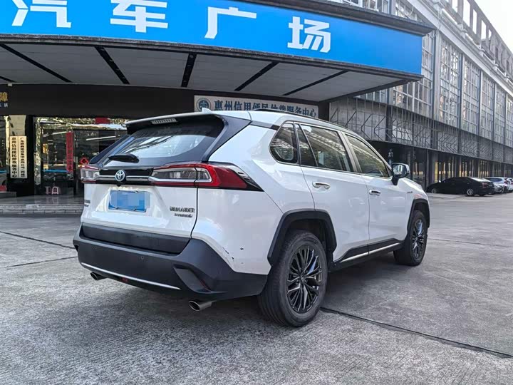 Фото 9 - Toyota Wildlander