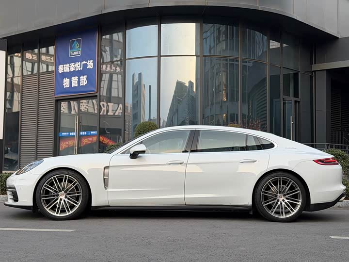 Фото 5 - Porsche Panamera