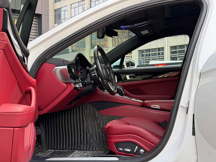 Фото 7 - Porsche Panamera