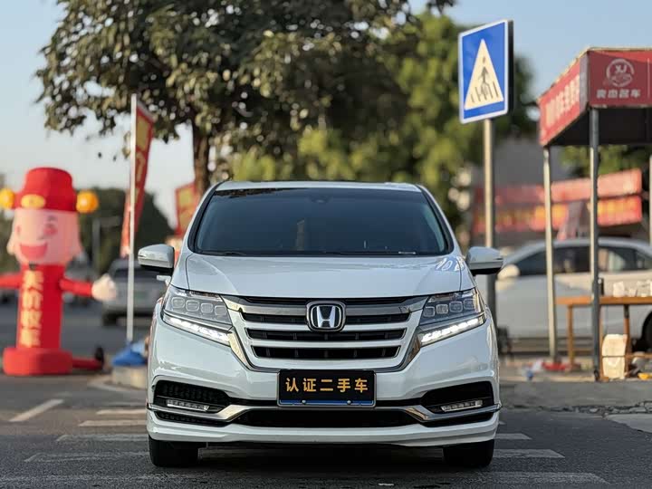 Фото 2 - Honda Elysion