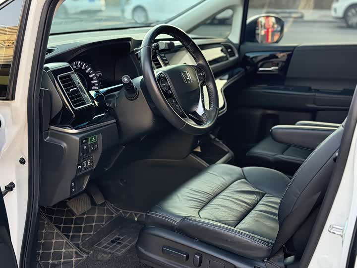 Фото 4 - Honda Elysion