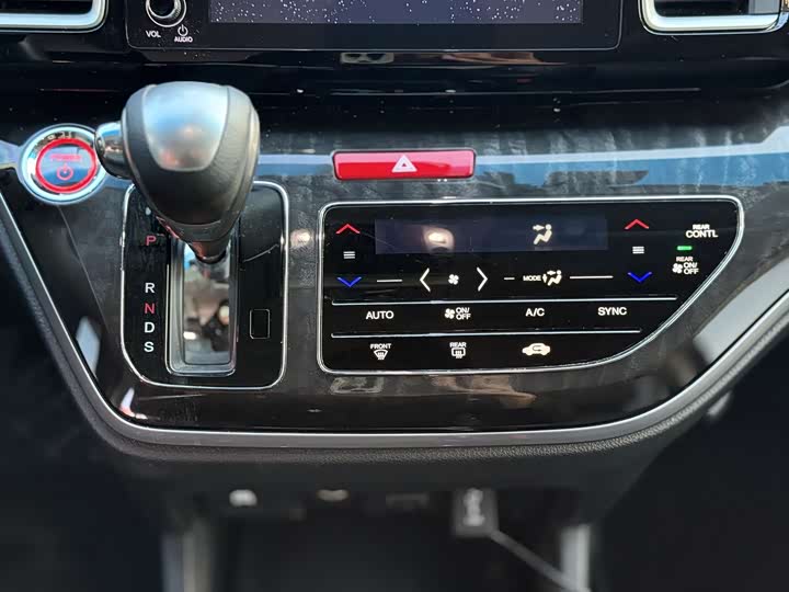 Фото 8 - Honda Elysion