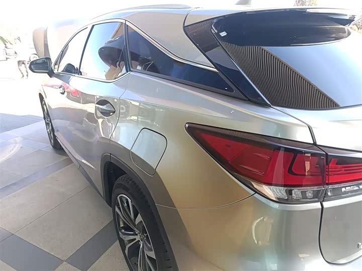 Фото 5 - Lexus RX