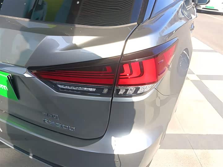 Фото 8 - Lexus RX