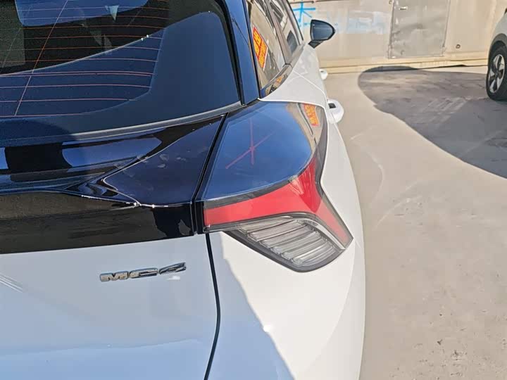 Фото 8 - MG Motor 4 EV