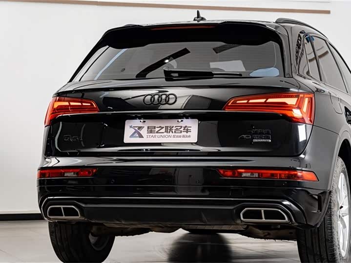 Фото 8 - Audi Q5L