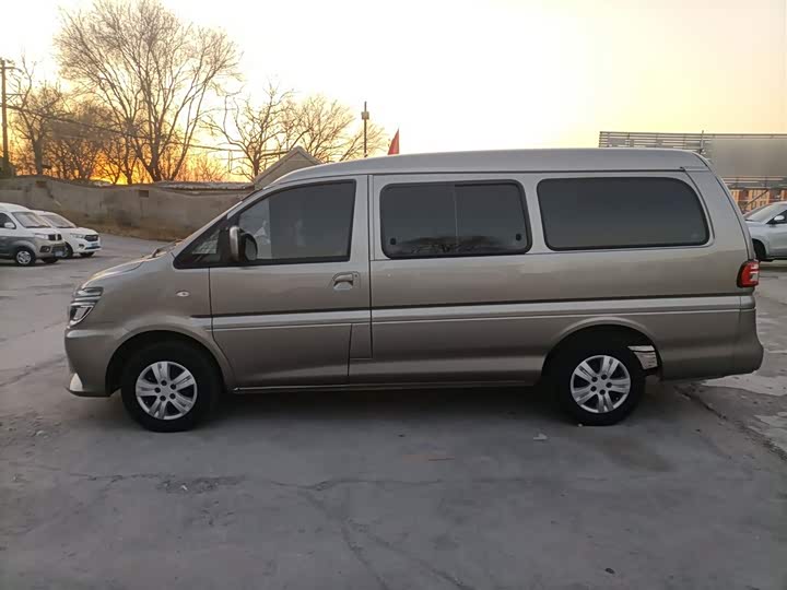 Фото 5 - Dongfeng Forthing Lingzhi M5