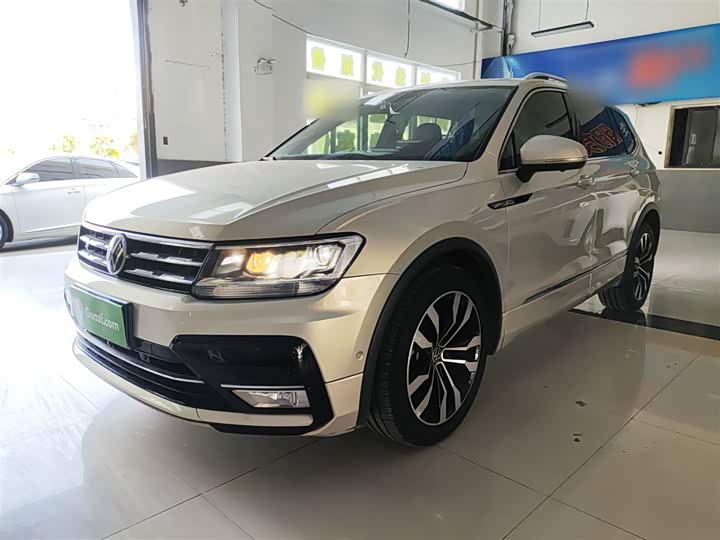 Фото 1 - Volkswagen Tiguan L Pro