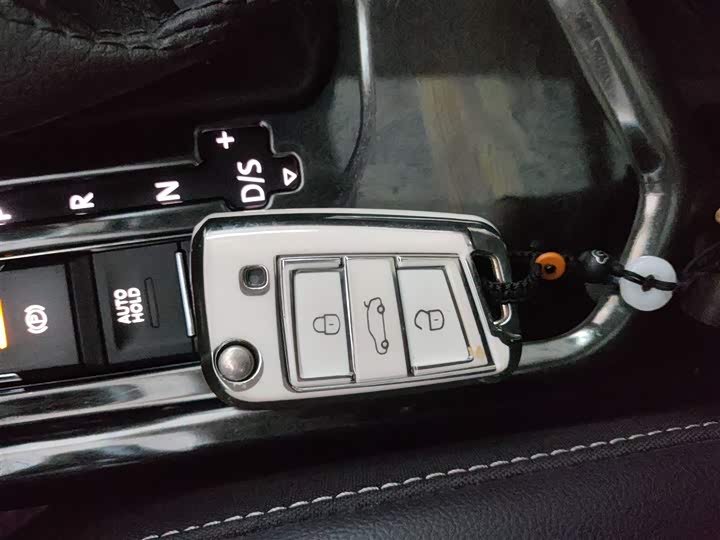 Фото 9 - Volkswagen Tiguan L Pro