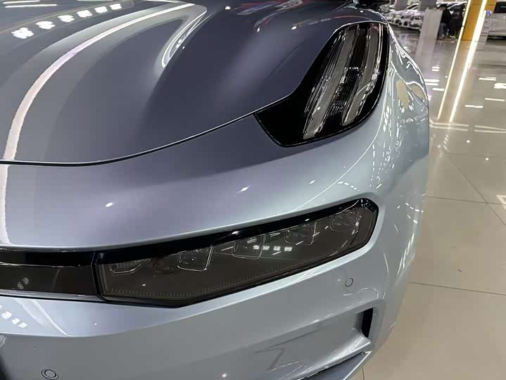 Фото 8 - Zeekr 001