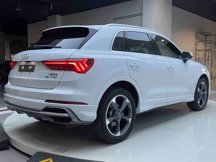 Фото 6 - Audi Q3