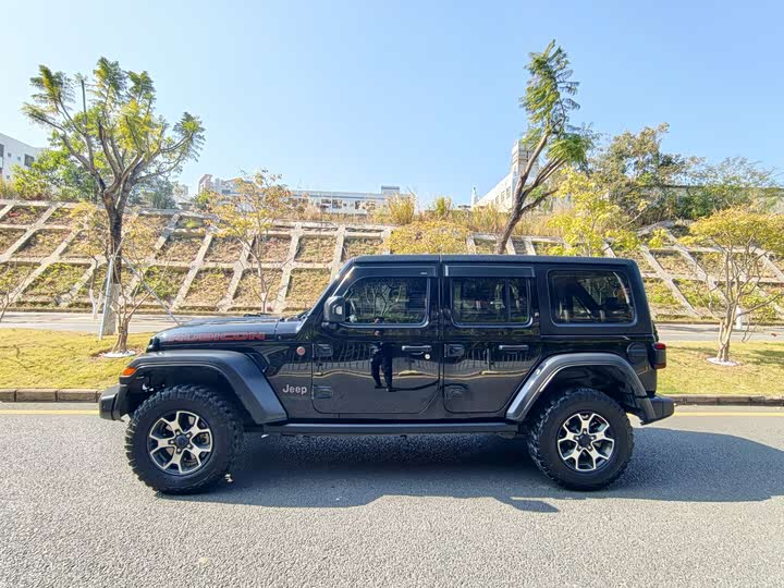 Фото 3 - Jeep Wrangler