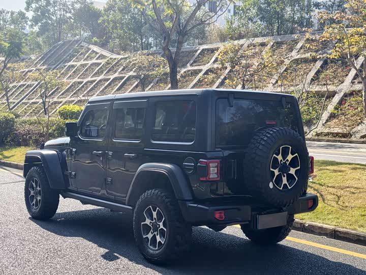 Фото 5 - Jeep Wrangler