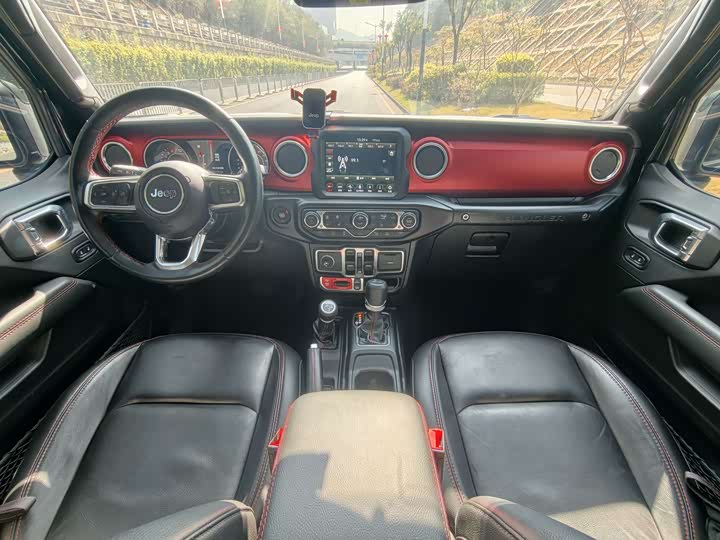 Фото 9 - Jeep Wrangler