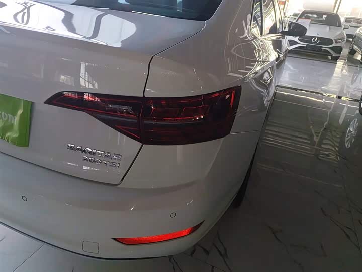 Фото 8 - Volkswagen Sagitar L