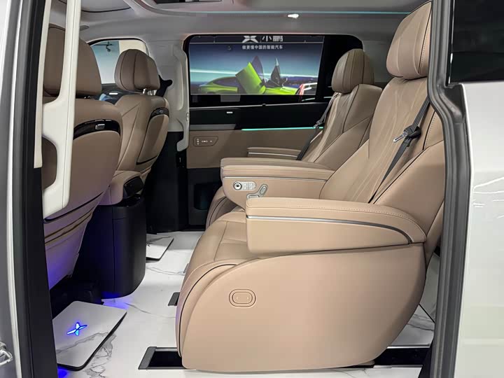 Фото 2 - XPeng X9