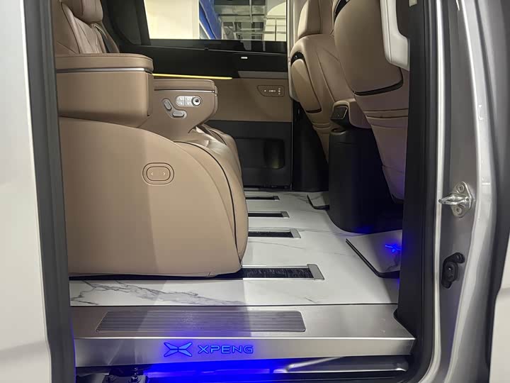 Фото 9 - XPeng X9