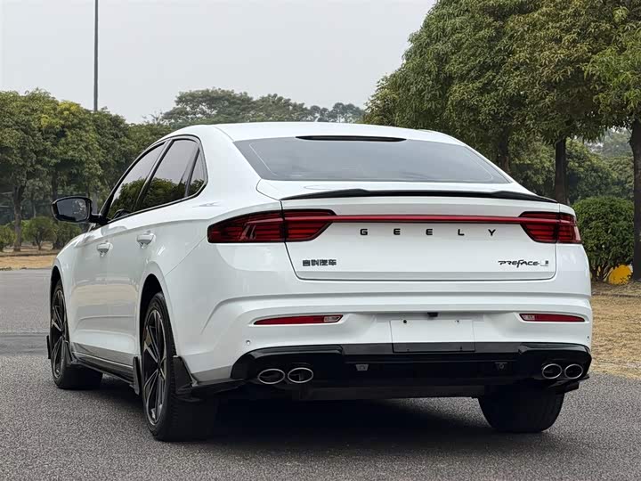 Фото 6 - Geely Preface
